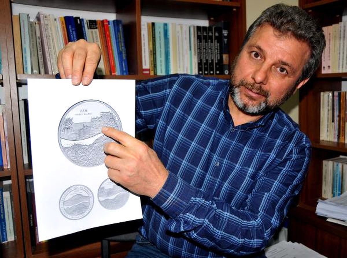 Paraların Üzerine Van Gölü Balığı ve Hoşap Kalesi Var