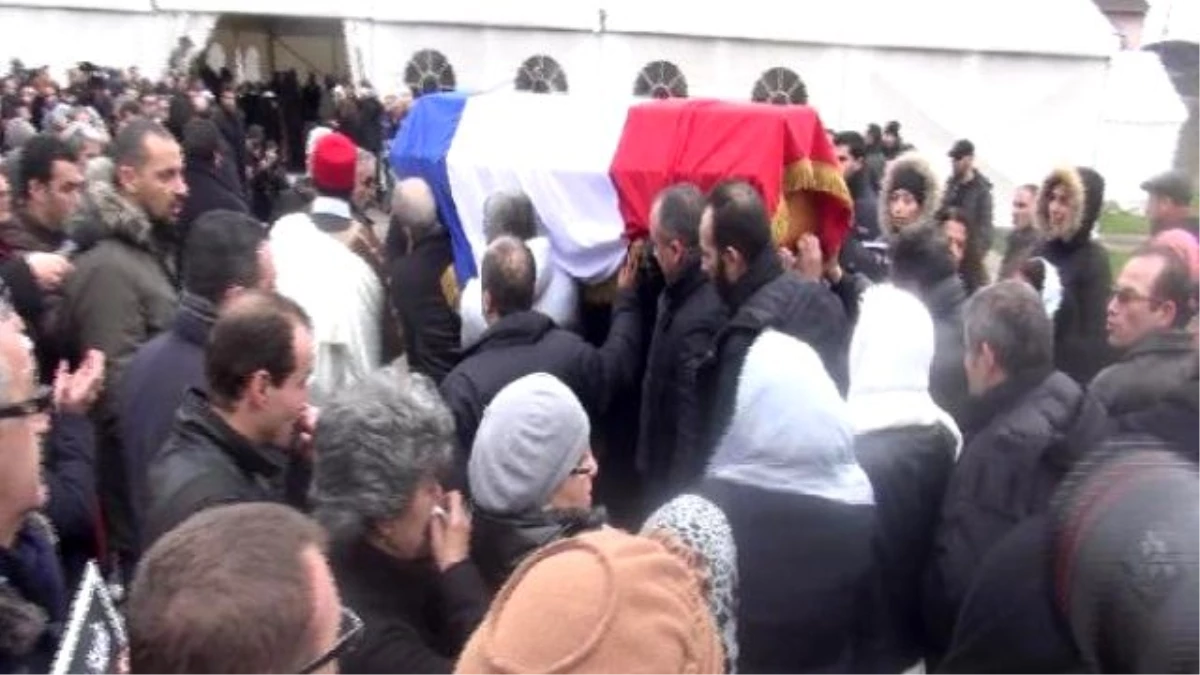 Paris\'teki Saldırıda Öldürülen Müslüman Polis Memuru Toprağa Verildi