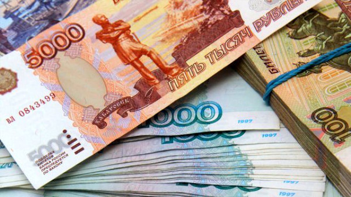 Ruble Son Bir Ayın En Düşük Seviyesinde