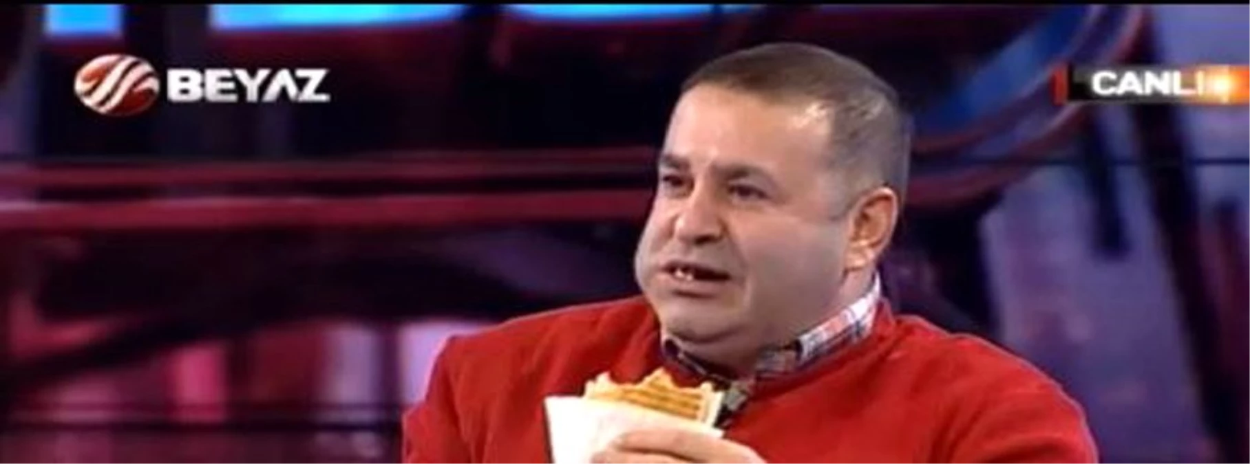 Şafak Sezer Canlı Yayına Tost Sipariş Edip, Yedi!