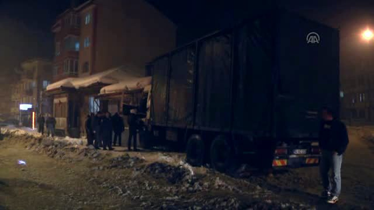 Şoför Kalp Krizi Geçirdi, Kamyon İş Makinesine Çarptı