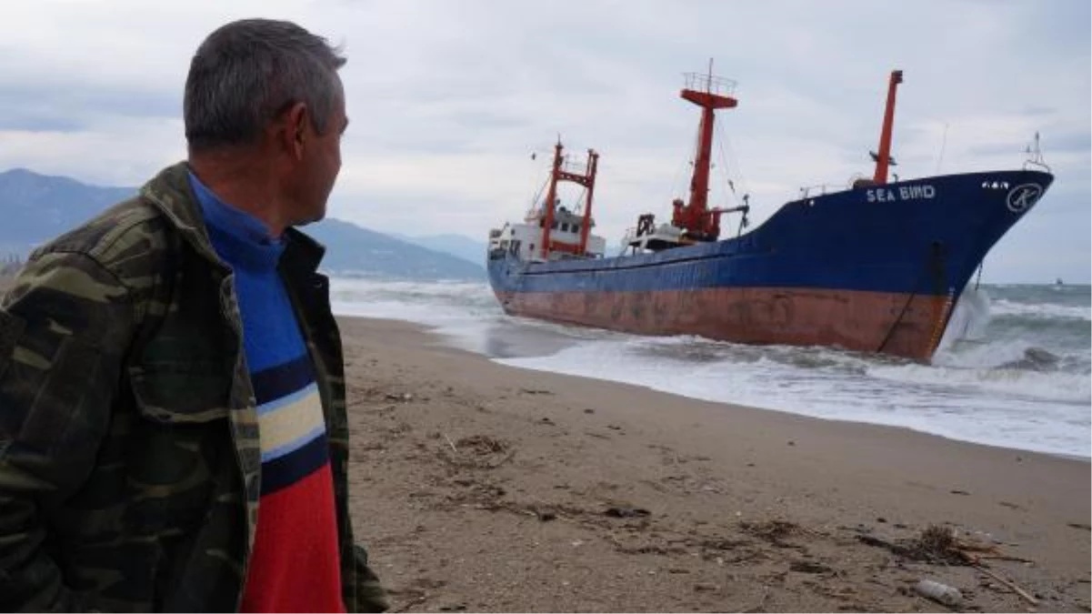 Suriye Bandıralı Gemi, Anamur\'da Karaya Oturdu