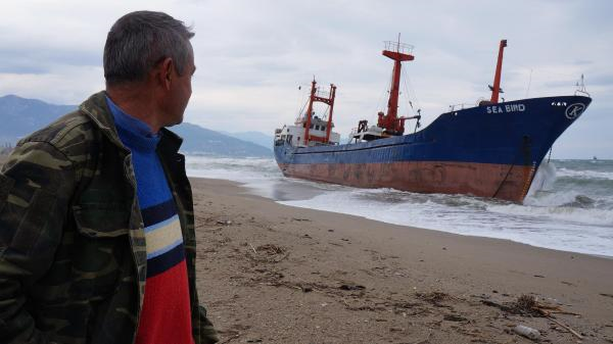 Suriye Bandıralı Gemi, Anamur\'da Karaya Oturdu