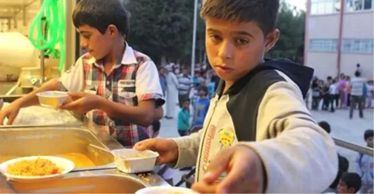 Suriye Kamplarında Sıcak Yemek Sevinci