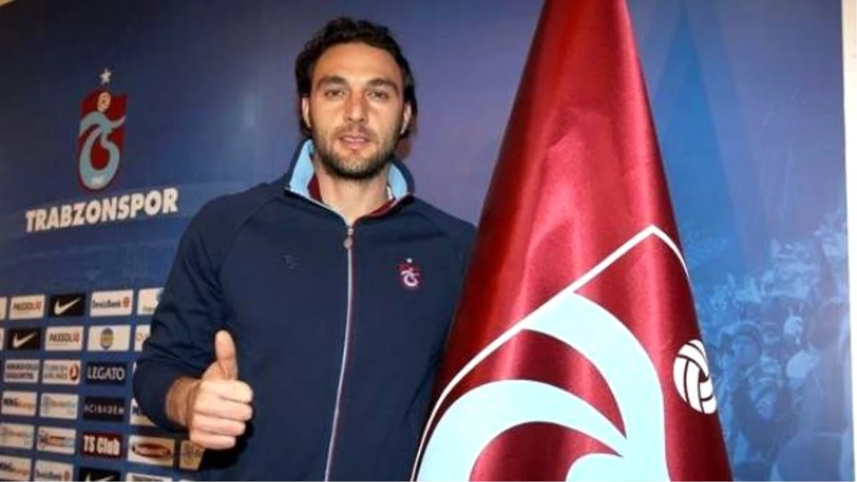 Trabzonspor Kaleci Hakan Arıkan\'a İmza Attırdı