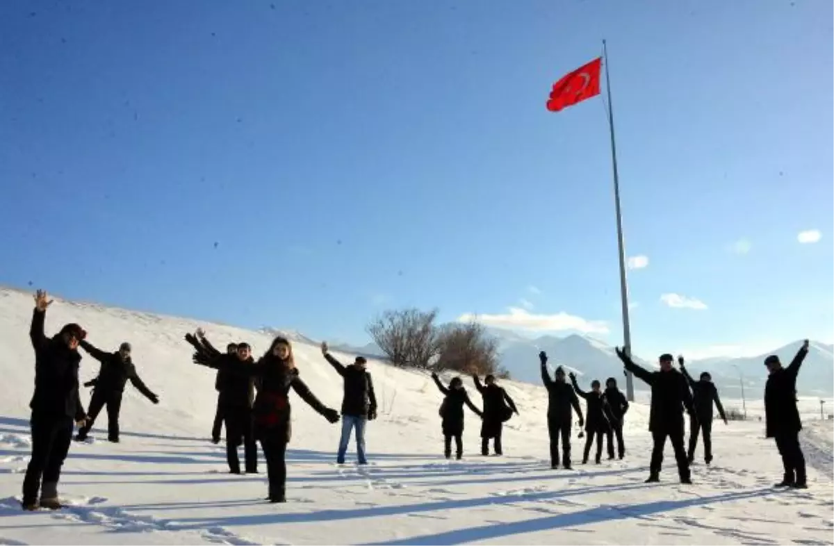 Yürüyen Budalalar\' Erzurum\'da