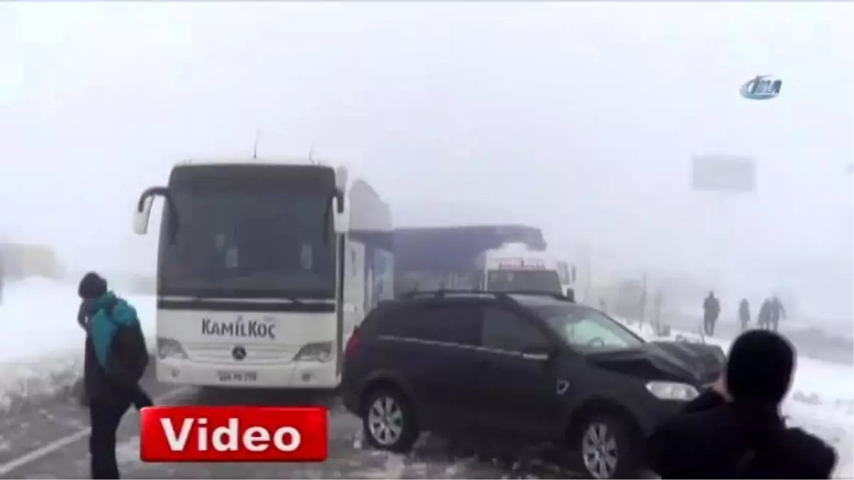 30 Araç Kazaya Karıştı Trafik Kapandı