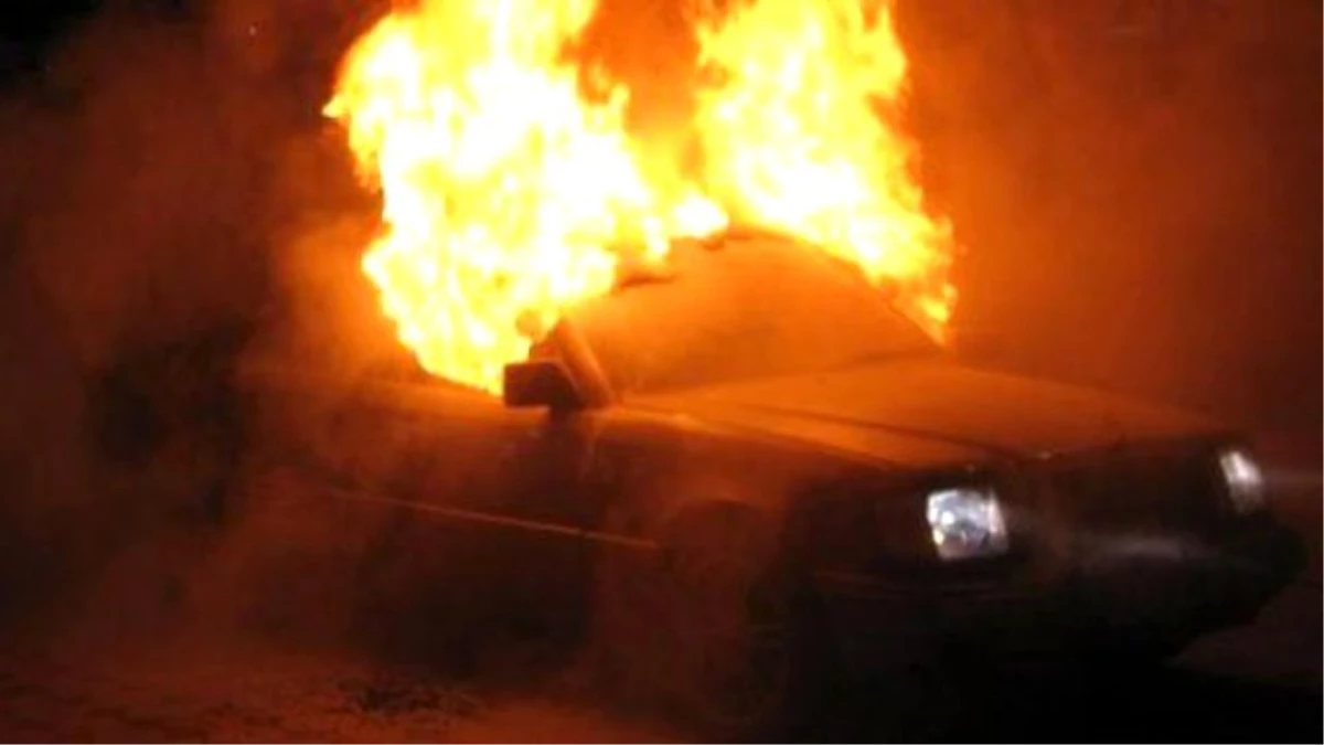 Adana\'da Seyir Halindeki Otomobil Yandı