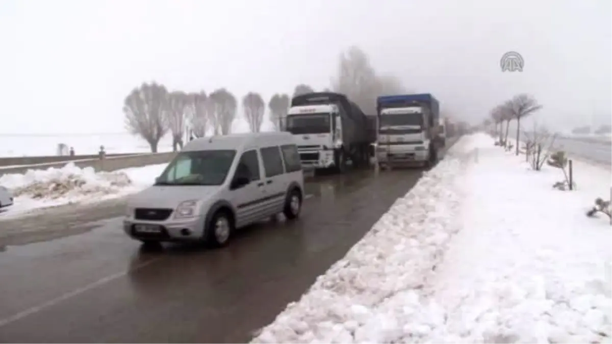 Afyonkarahisar-Antalya Kara Yolunda Zincirleme Trafik Kazası