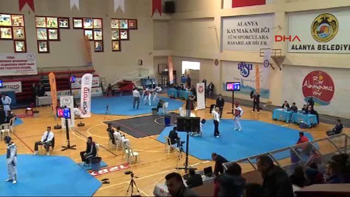 Alanya\'da Tekvando Şampiyonası Başladı