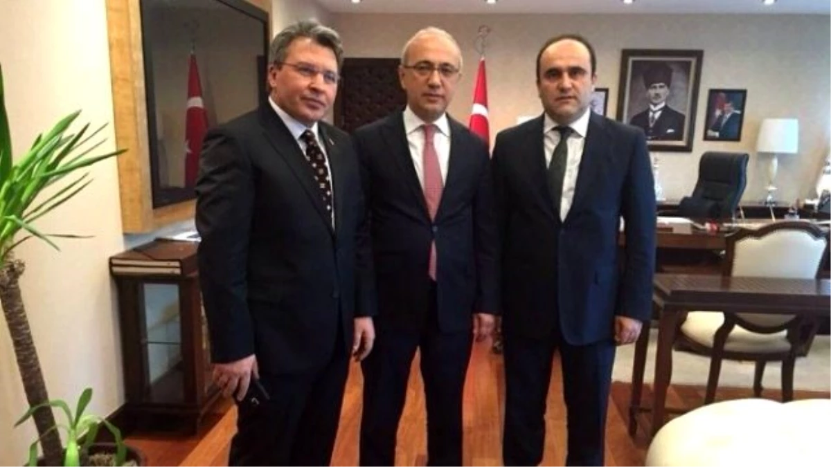 Bayburt Milletvekili Bünyamin Özbek, Ulaştırma, Denizcilik ve Haberleşme Bakanı Lütfü Elvan ile...