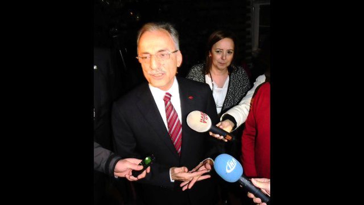 CHP\'li Karayalçın Cumhuriyet Gazetesini Ziyaret Etti
