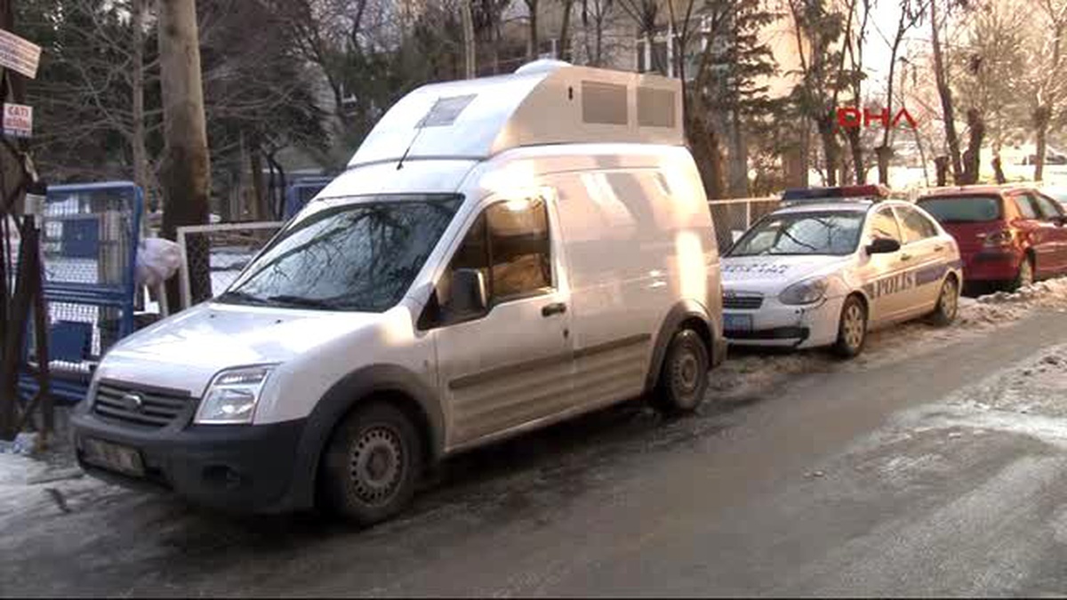Cumhuriyet Gazetesi Ankara Bürosu Önünde \'Charlie Hebdo\' Önlemi