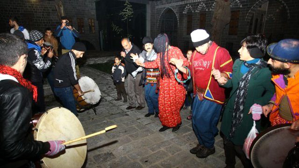 Diyarbakır ve Batman\'da Rumi Yılbaşı Kutlaması