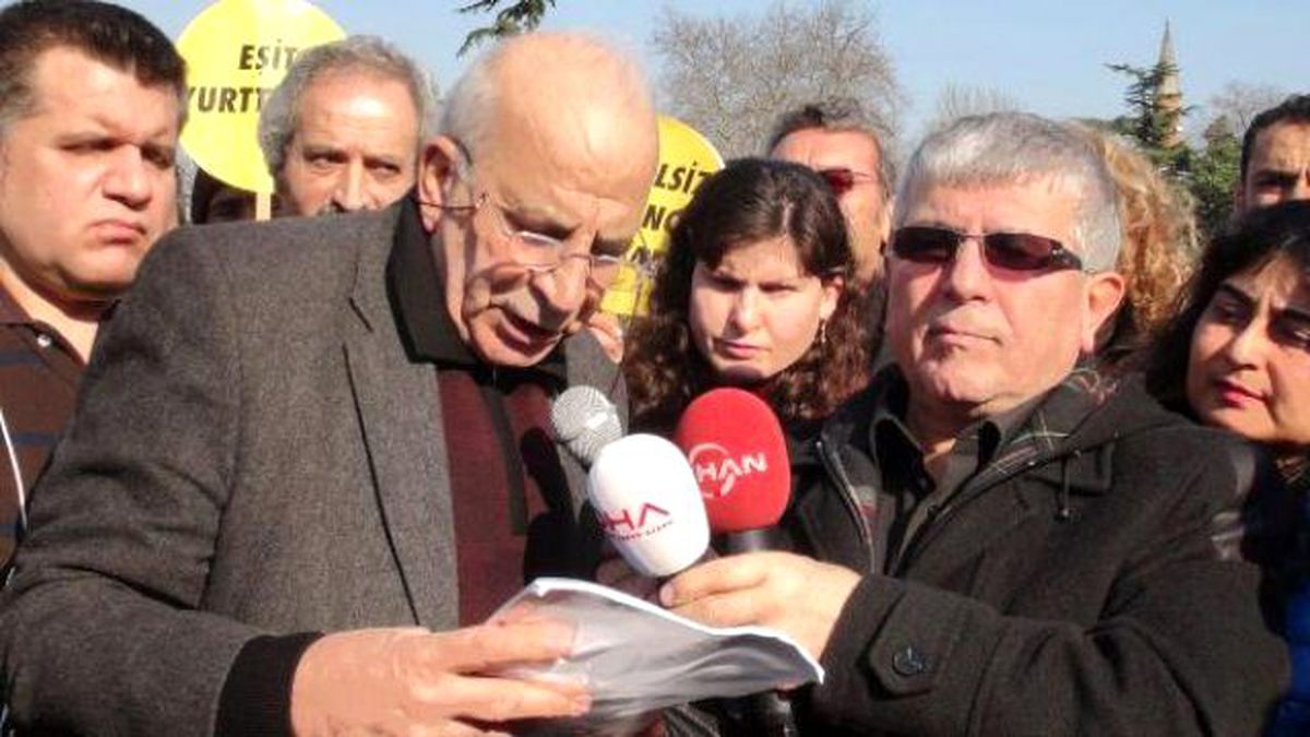 Engellilerden Büyükşehir Belediyesi Önünde Protesto