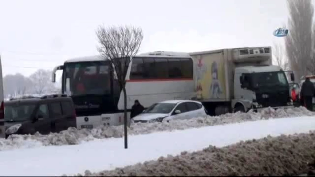 Eskişehir\'de Zincirleme Trafik Kazası: 43 Yaralı