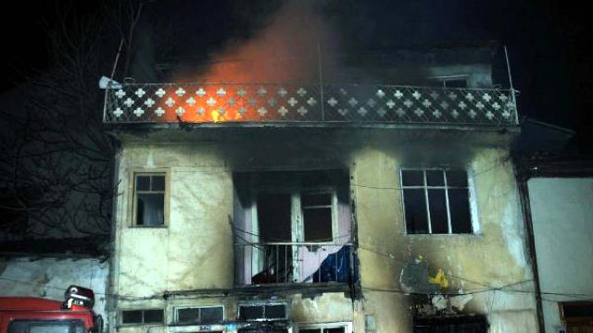Tokat\'ta Evleri Yanan Anne ve Üç Çocuğu, Duygusal Anlar Yaşattı
