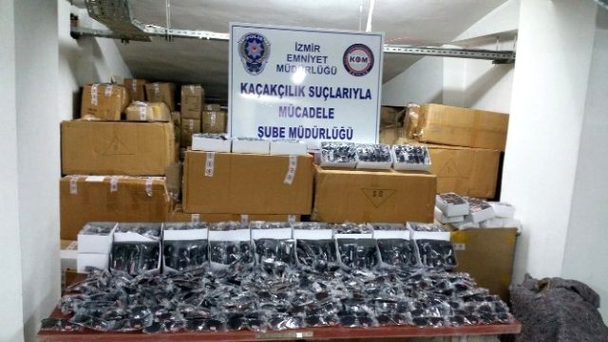 Gümrük Kaçağı Gözlük ve Kozmetik Ürünler Ele Geçirildi