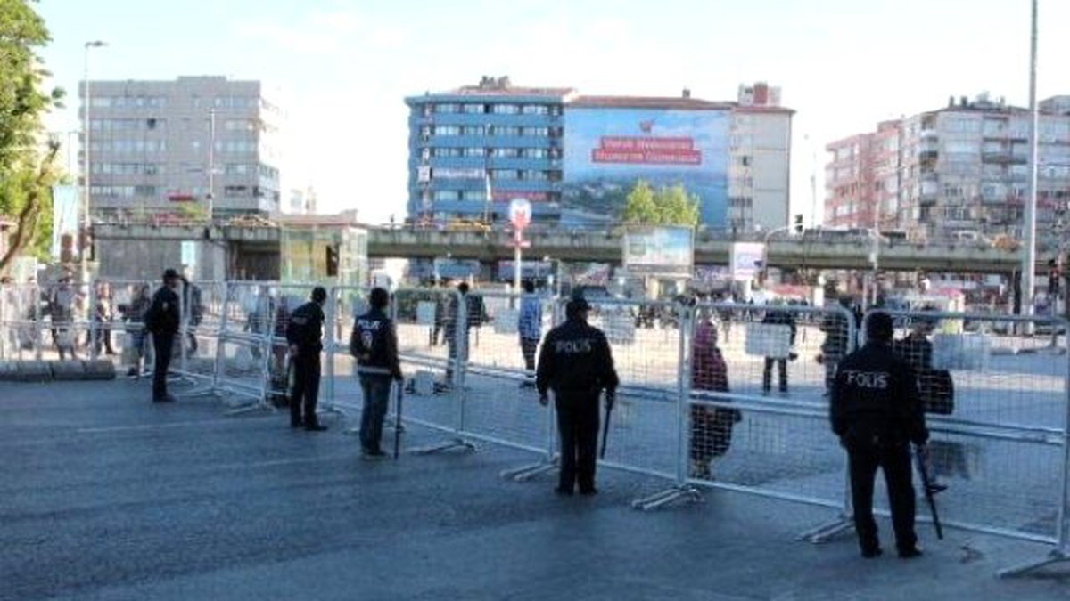 Güvenlik Önlemleri Nedeniyle Kapanan Yollara Vatandaş Tepki Gösterdi