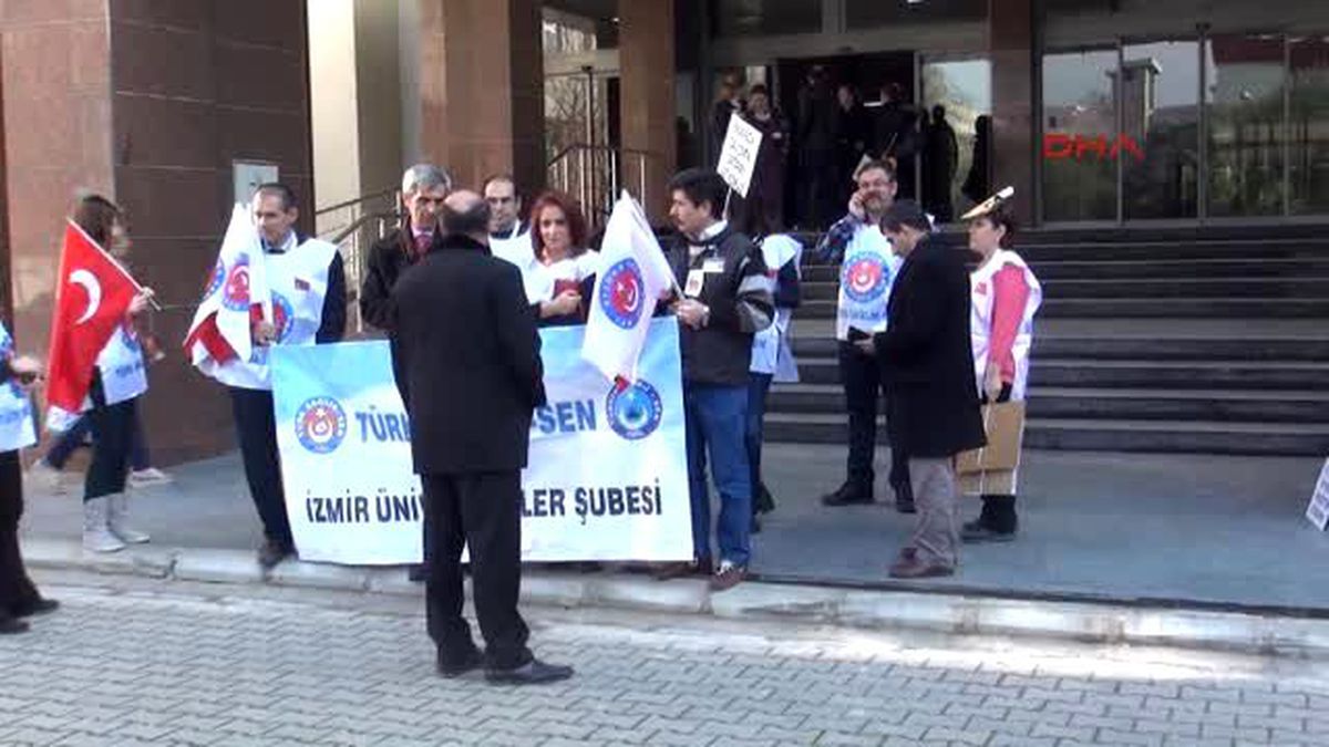 İzmir Hemşirelerden Maskeli Basın Açıklaması