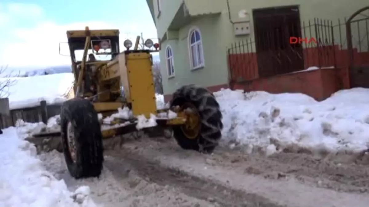 Kastamonu\'da 10 Gündür Kapalı Olan Köy Yolu 8 Saatte Açıldı