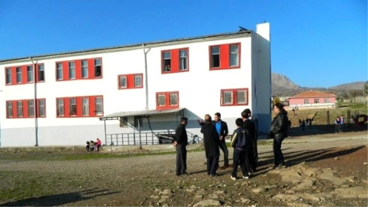 Kaymakam Aktürk, Köy Okullarının Onarımını İnceledi