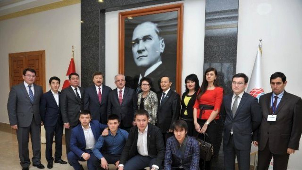 Kazakistan Heyetinden Vali Tuna\'ya Ziyaret