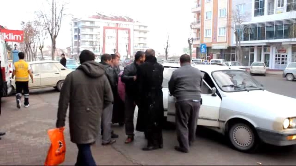 Konya\'da İki Otomobil Çarpıştı: 9 Yaralı