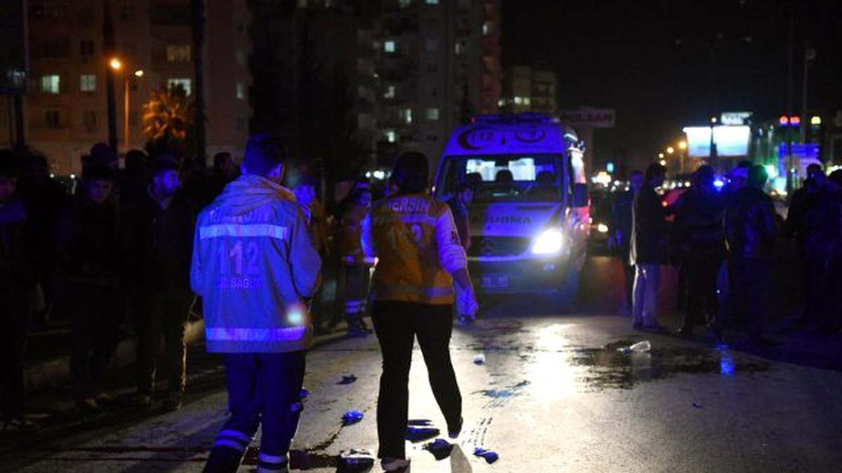Mersin\'de Otomobil Yayalara Çarptı: 1 Ölü, 2 Yaralı