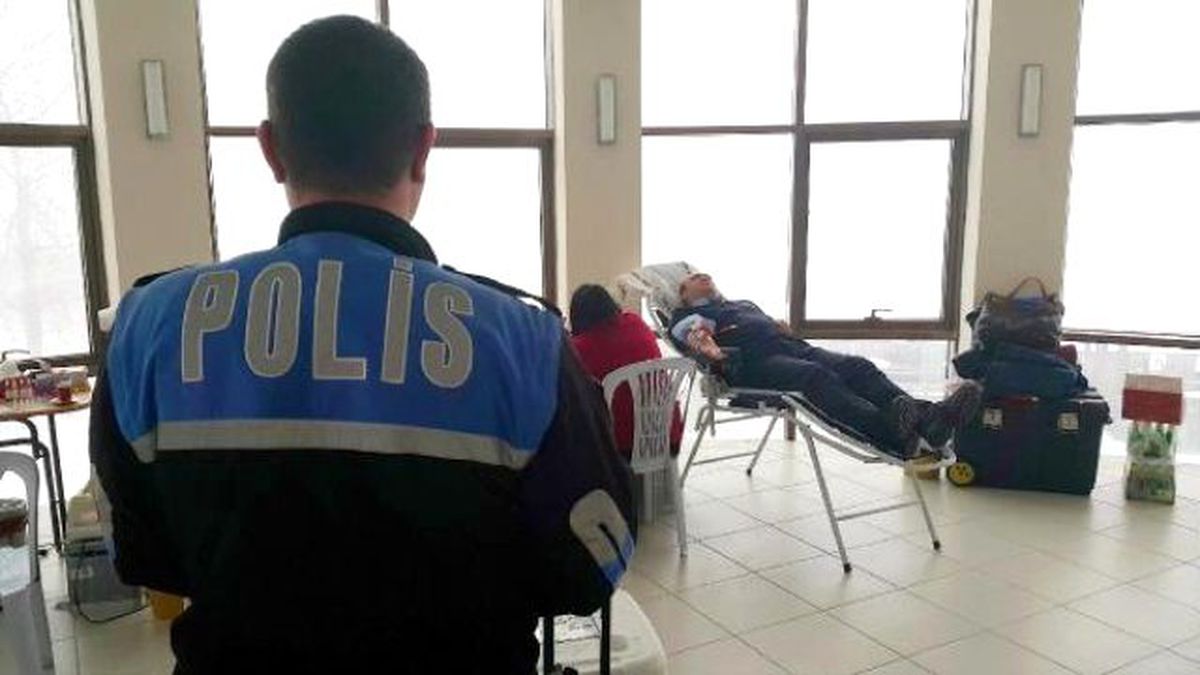 Düzce\'de Polisler Kan Bağışında Bulundu