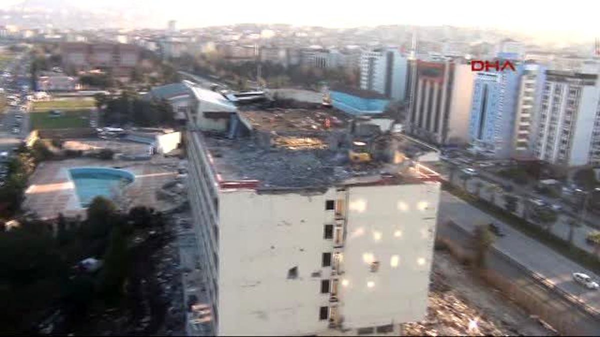 Samsun - 5 Yıldızlı Otelin 8'inci Katında İş Makinesi ile Yıkım