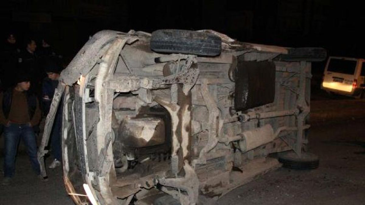Siverek\'te Minibüs Devrildi: 2 Yaralı