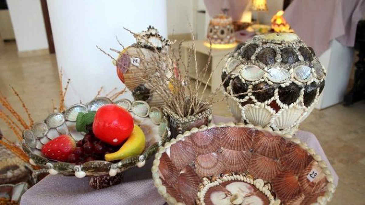 Urla\'lı Akın Kuşcan\'ın Deniz Kabukları Sergisi