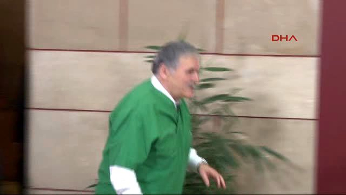 Yenidenchp\'li Milletvekilleri Destek İçin Hastane Personeli Kıyafeti Giydiler