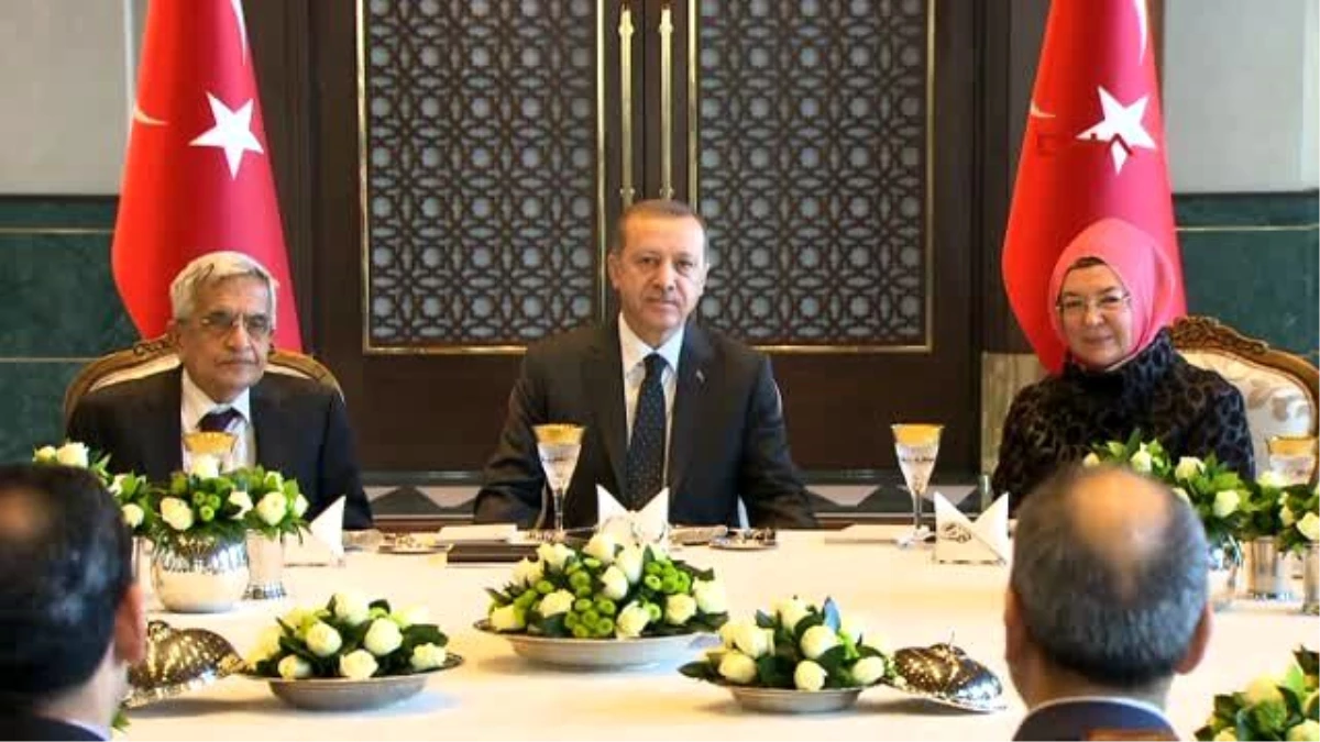 Yenidencumhurbaşkanı Erdoğan, Cumhurbaşkanlığı Sofrası\'nda Akademisyen ve Fikir İnsanlarını Ağırladı