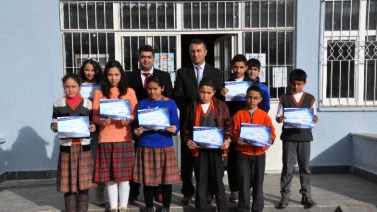 Yerköy\'de 63 Öğrenciye Uluslar Arası Bilim Temelleri Bilgi Yarışması Katılım Sertifikası Verildi