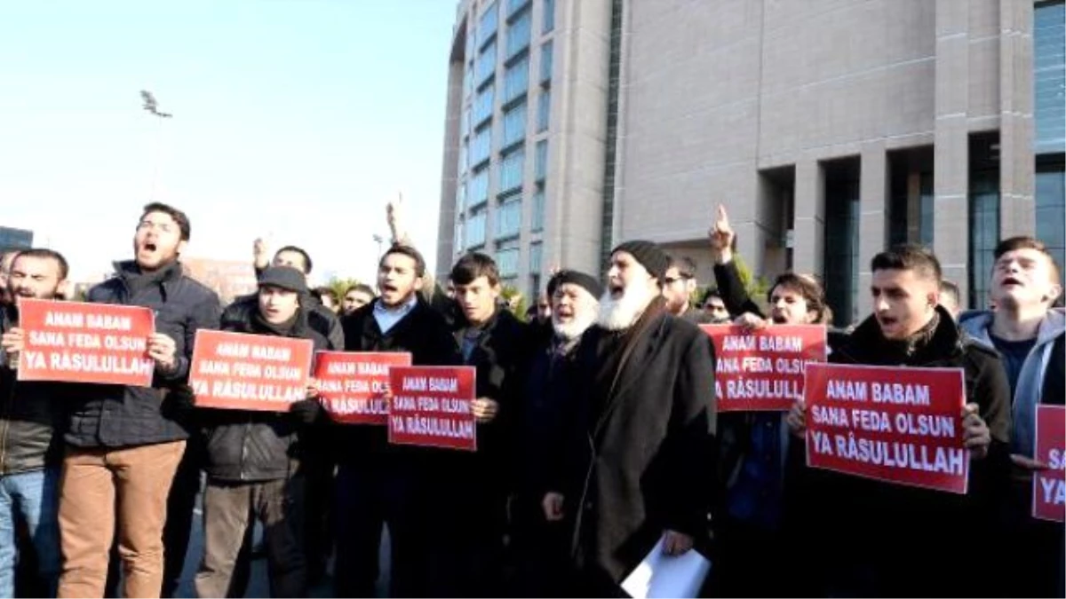 Adliye Önünde Cumhuriyet Gazetesi Protestosu