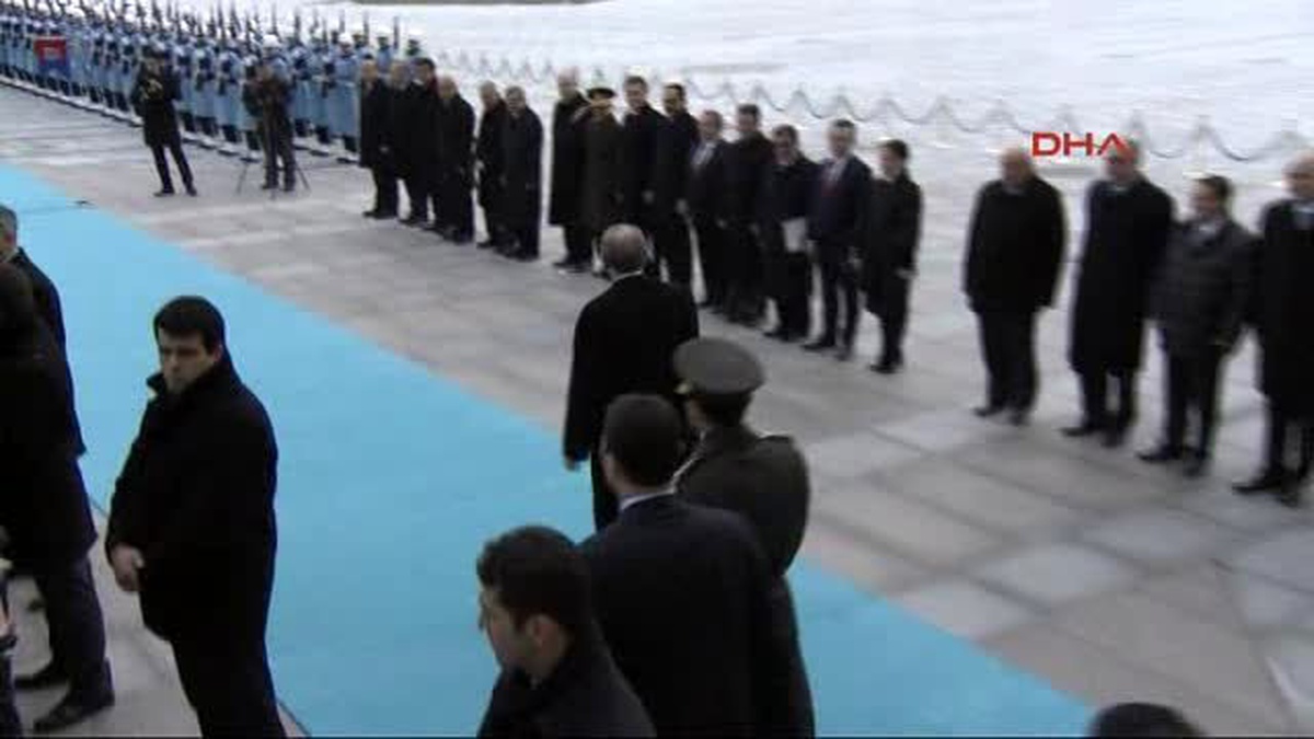 Aliyev\'i Karşılama Töreninde \'Dombra\' Şarkısı