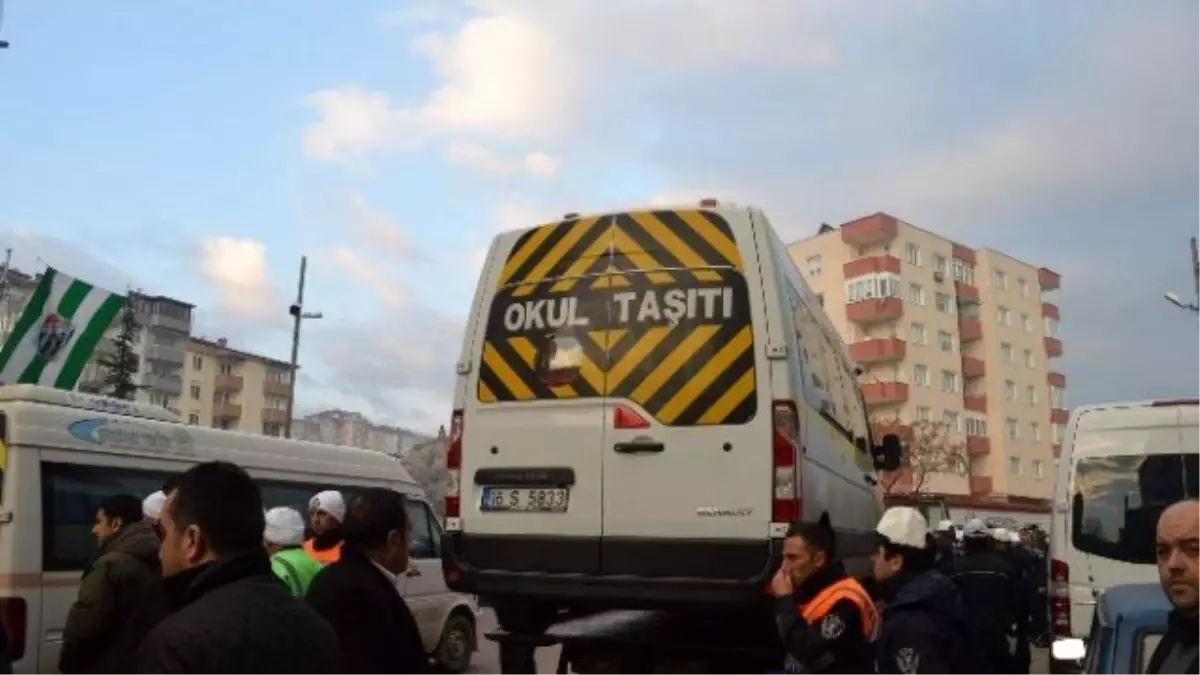 Bursa\'da İlçe Plakalı Servis Trafikten Men Edildi