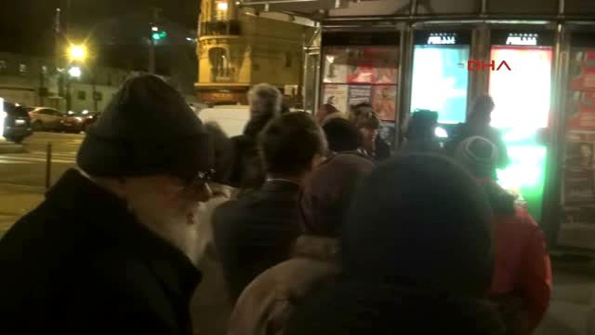 Charlıe Hebdo Fransa\'da Erken Saatlerde Tükendi