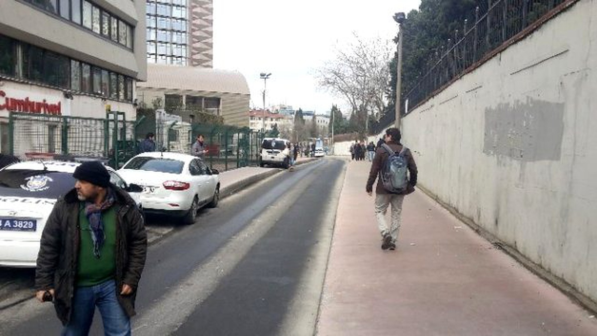 Cumhuriyet Gazetesi Önünde Geniş Güvenlik Önlemi