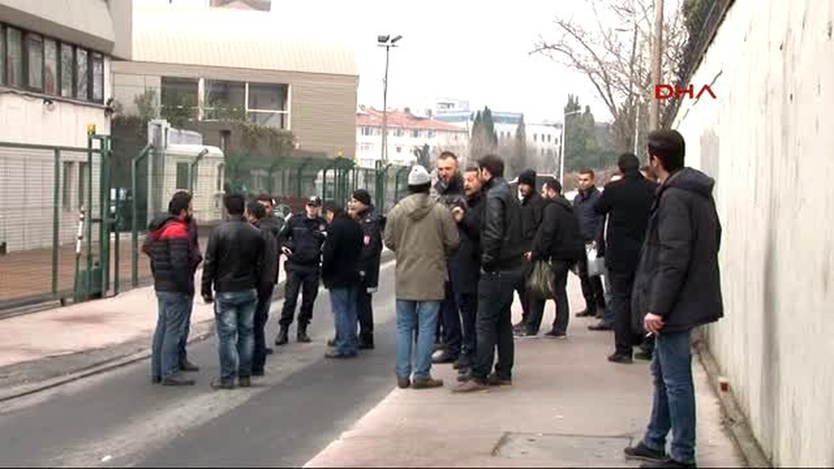 Cumhuriyet Gazetesi Önündeki Önlemler Sürüyor