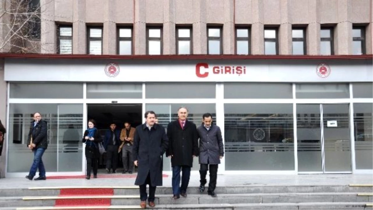 Eğitim-Ber-Sen\'den Cumhuriyet Gazetesi Yazarları Hakkında Suç Duyurusu