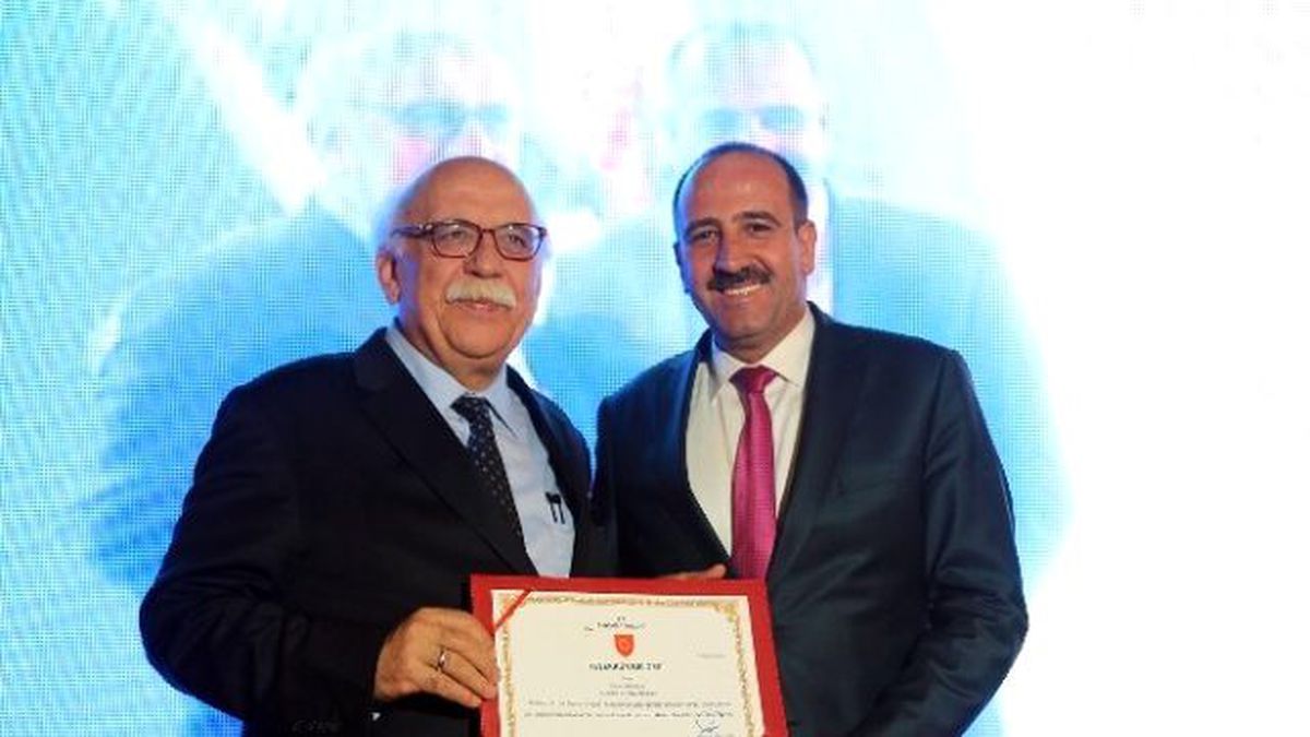 Eğitime Katkıları Plaketle Taçlandırıldı