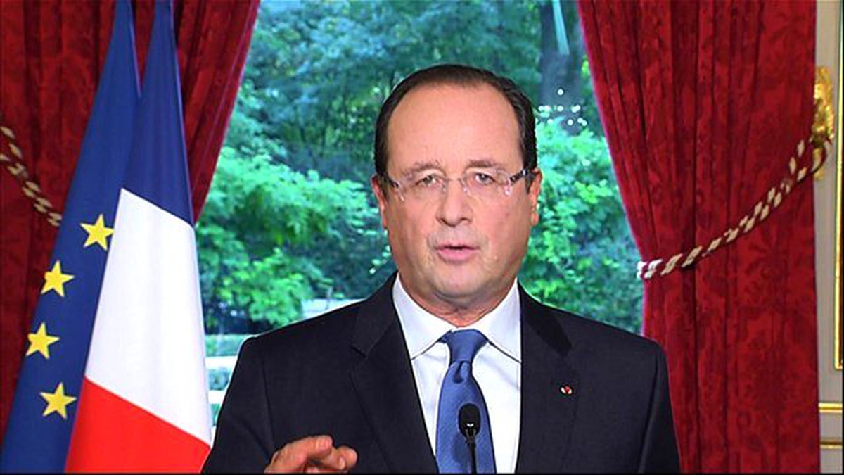 Hollande: Müslümanlar Fanatizmin İlk Kurbanıdır