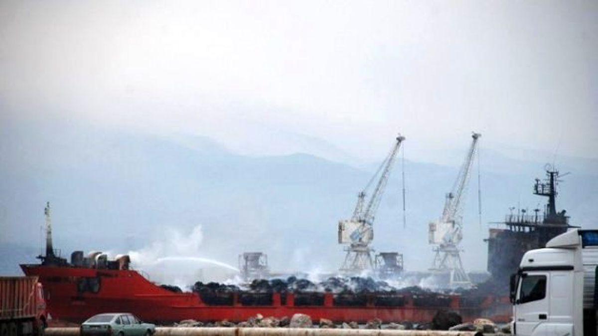 İskenderun Limanı\'ndaki Gemi Yangını