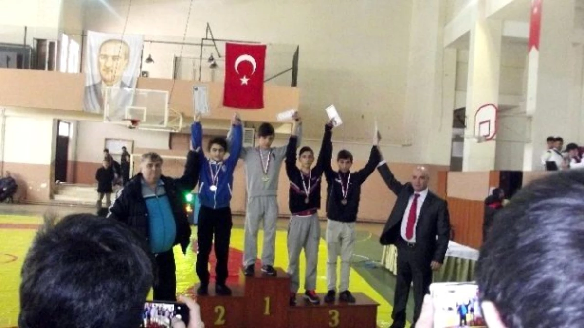 İstanbul\'da Kıran Kırana Güreş Şampiyonası