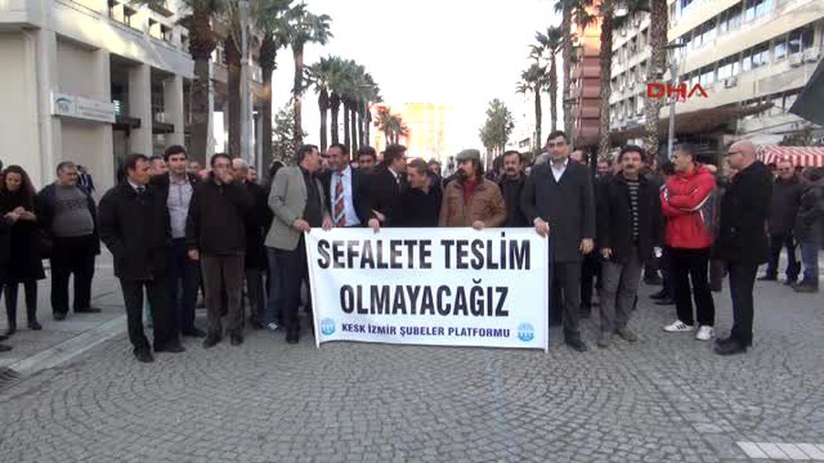 İzmir\'de Memurlar Polise Küstü, Açıklama Yapmadı