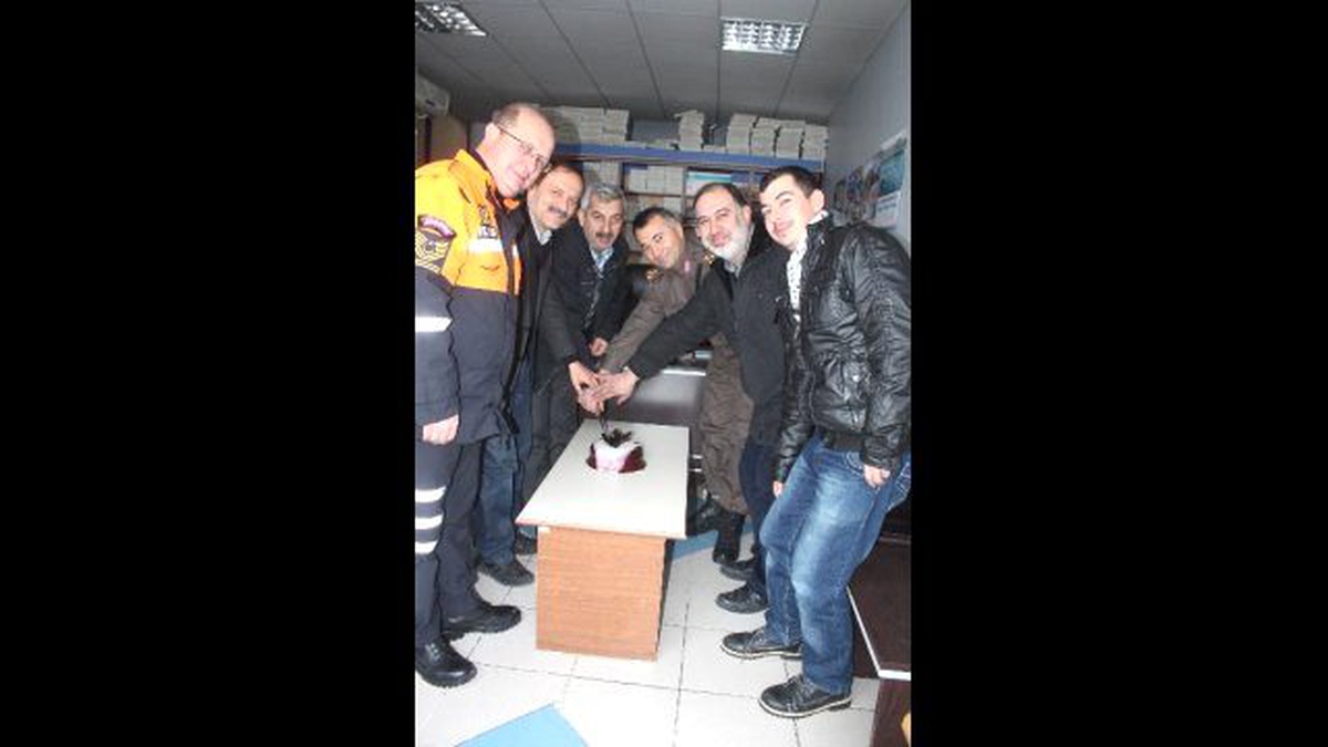 Jandarmadan Çalışan Gazetecilere Yaş Pastalı Kutlama