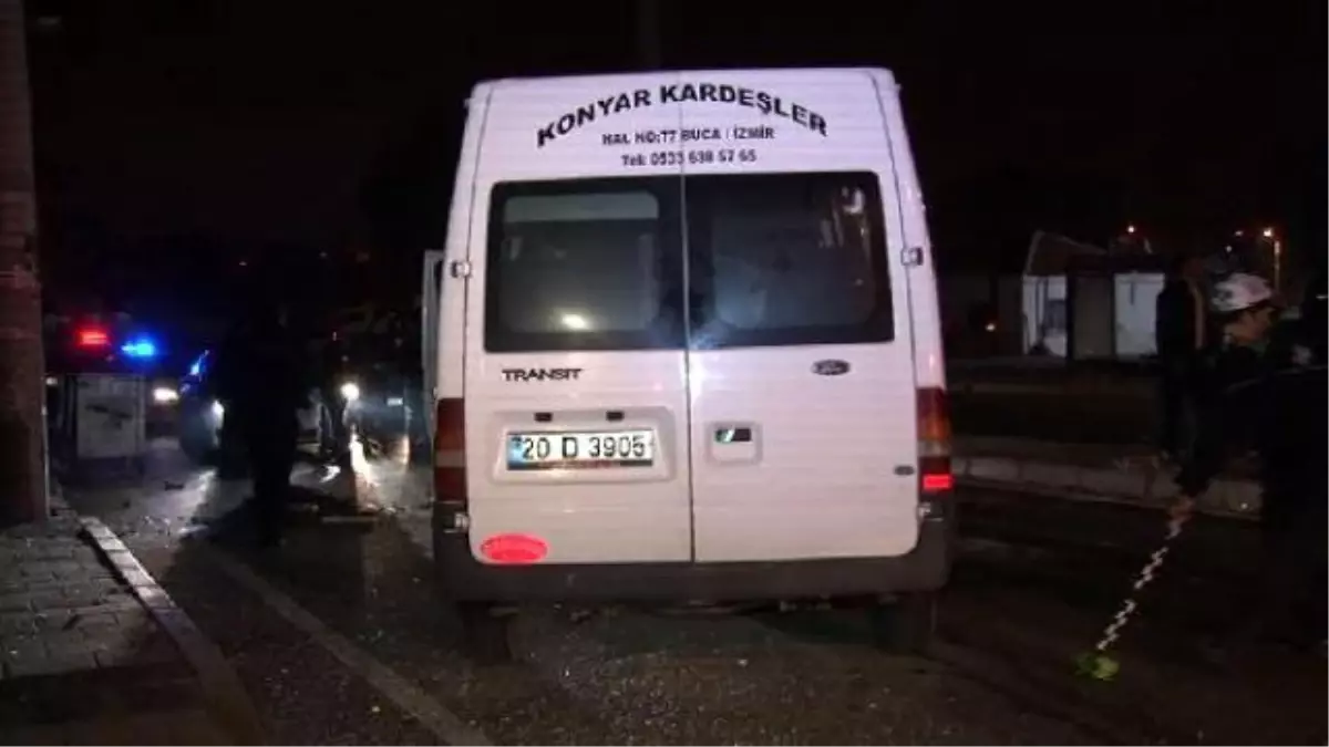 Minibüs Direğe Çarptı: 1\'i Ağır 5 Yaralı